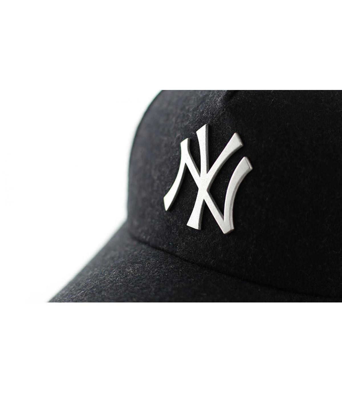 casquette NY noire logo métal